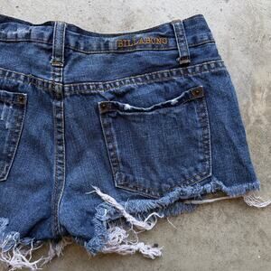 Vintage Y2K Billabong Low Rise Distressed Denim Shorts Size 7